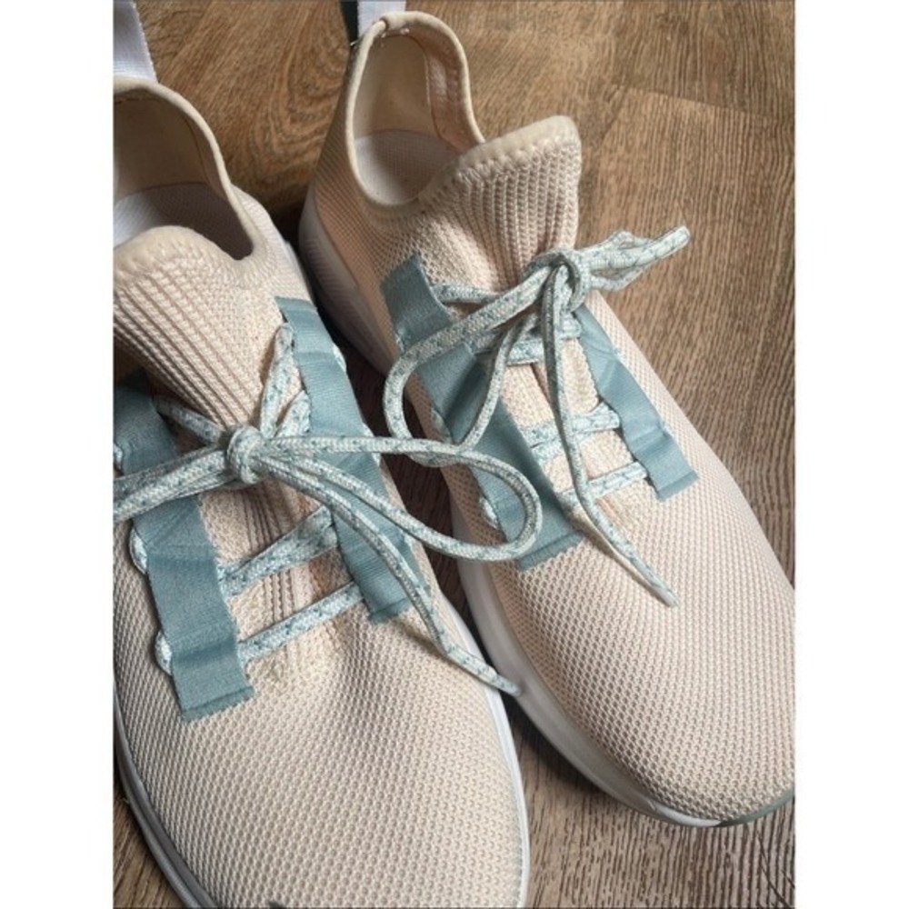 On Cloudaway Sneakers Peach Lightweight Travel Shoes Women's - Picture 5 of 15